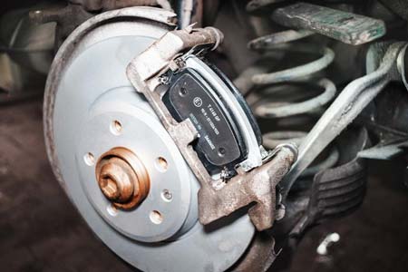 Замена тормозных колодок и дисков BMW 7 в Калуге